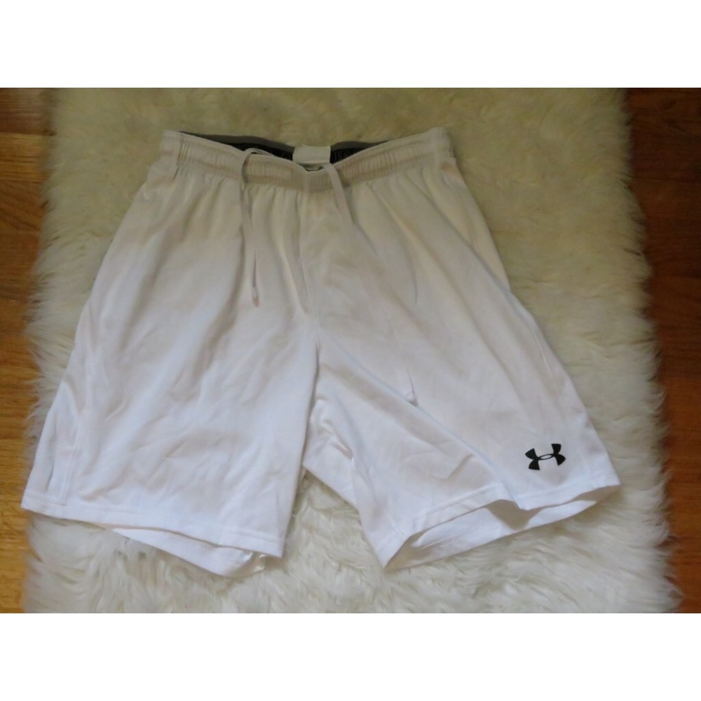 Under Armour boys shorts sz medium Good Condition